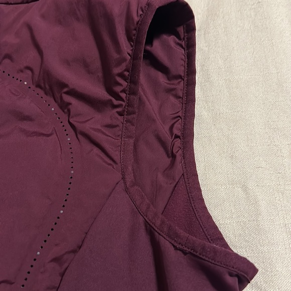 LIKE NEW CONDITION!   lululemon Run for Cold Vest - Size 8 - Picture 9 of 9